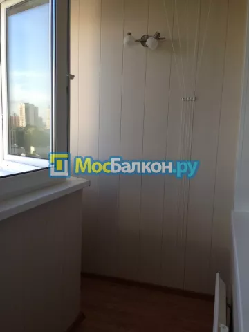 Отделка балкона и лоджии пластиковыми ПВХ панелями в Долгопрудном от компании МосБалкон