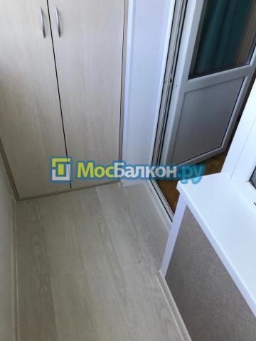 шкаф на балконе с антресолью