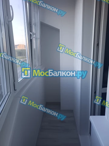 Отделка балкона и лоджии пластиковыми ПВХ панелями в Долгопрудном от компании МосБалкон