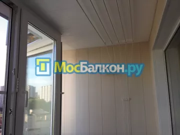 Отделка балкона и лоджии пластиковыми ПВХ панелями в Долгопрудном от компании МосБалкон