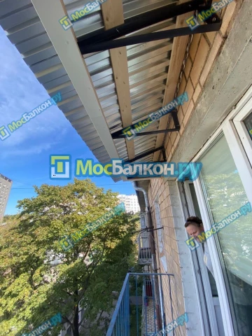 Крыша на балконе в Долгопрудном монтаж и ремонт по выгодной цене от МосБалкон