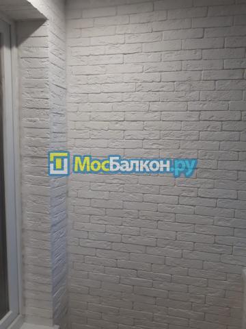 Отделка балкона декоративным камнем