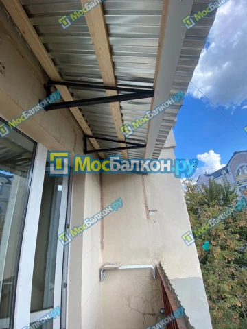 Крыша на балконе в Долгопрудном монтаж и ремонт по выгодной цене от МосБалкон