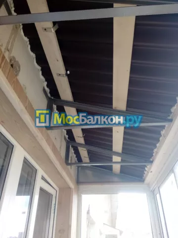 Крыша на балконе в Долгопрудном монтаж и ремонт по выгодной цене от МосБалкон