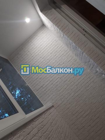 Отделка балкона декоративным камнем