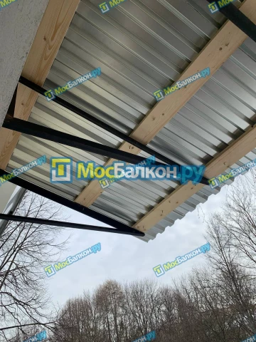 Крыша на балконе в Долгопрудном монтаж и ремонт по выгодной цене от МосБалкон