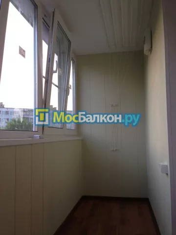 Отделка балкона и лоджии пластиковыми ПВХ панелями в Долгопрудном от компании МосБалкон