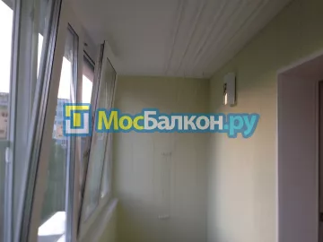Отделка балкона и лоджии пластиковыми ПВХ панелями в Долгопрудном от компании МосБалкон