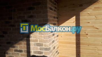 Ремонт лоджии с комбинированной отделкой камнем