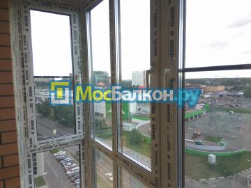 Пластиковое остекление балкона от пола
