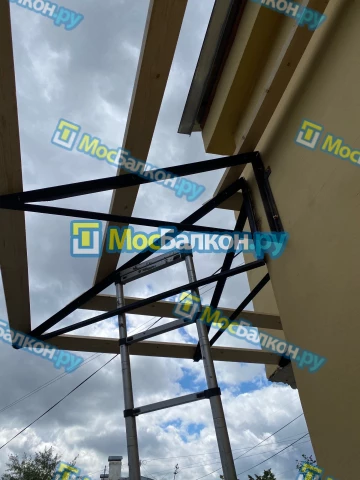 Крыша на балконе в Долгопрудном монтаж и ремонт по выгодной цене от МосБалкон